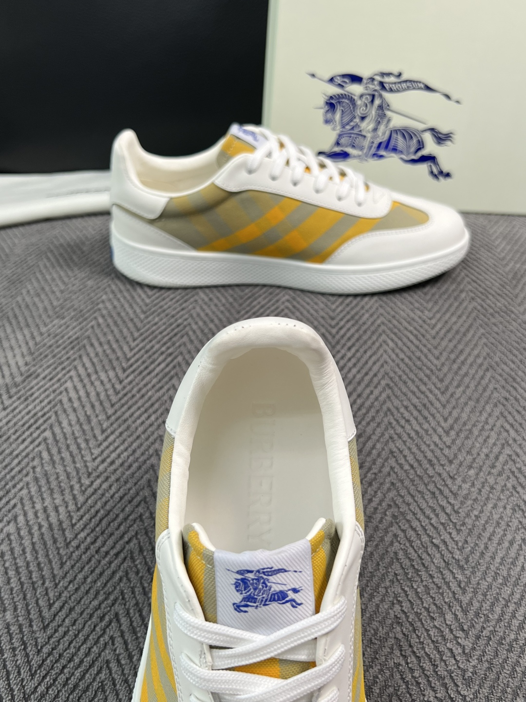 BURBERRY  顶级工艺品 巴宝莉 专柜同步，原厂配置意大利进口牛皮面料，高品质复杂拼接工艺，进口牛皮内里垫，透气舒