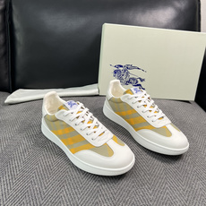 BURBERRY 顶级工艺品 巴宝莉 专柜同步,原厂配置意大利进口牛皮面料,高品质复杂拼接工艺,进口牛皮内里垫,透气舒 BURBERRY 顶级工艺品 巴宝莉 专柜同步,原厂配置意大利进口牛皮面料,高品质复杂拼接工艺,进口牛皮内里垫,透气舒