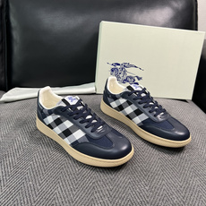 BURBERRY 顶级工艺品 巴宝莉 专柜同步,原厂配置意大利进口牛皮面料,高品质复杂拼接工艺,进口牛皮内里垫,透气舒 BURBERRY 顶级工艺品 巴宝莉 专柜同步,原厂配置意大利进口牛皮面料,高品质复杂拼接工艺,进口牛皮内里垫,透气舒