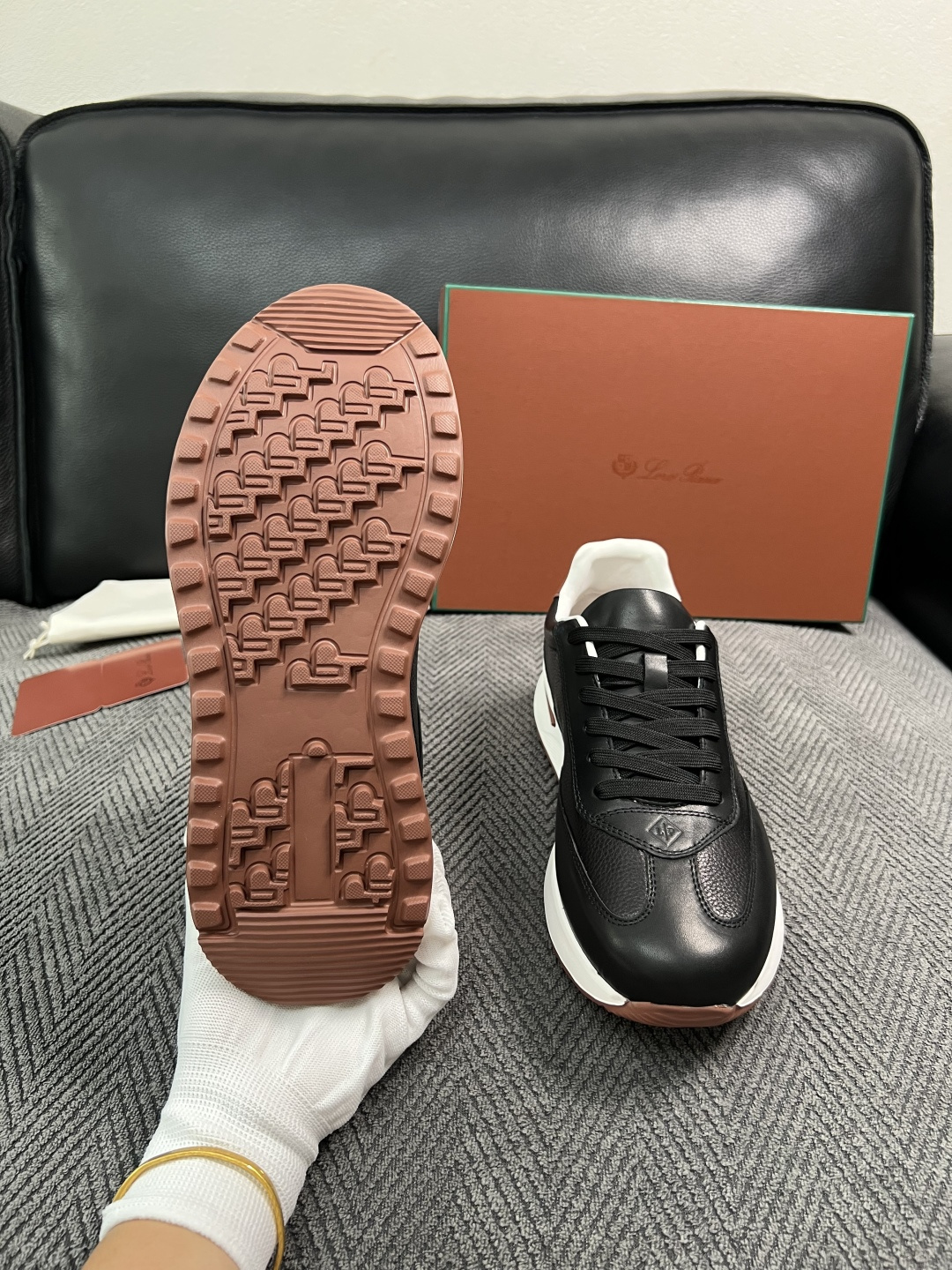Loro Piana  高品质  顶级工艺品  诺悠翩雅  新品专柜同步原厂配置，鞋面意大利进口牛皮面料，高品质拼接工艺