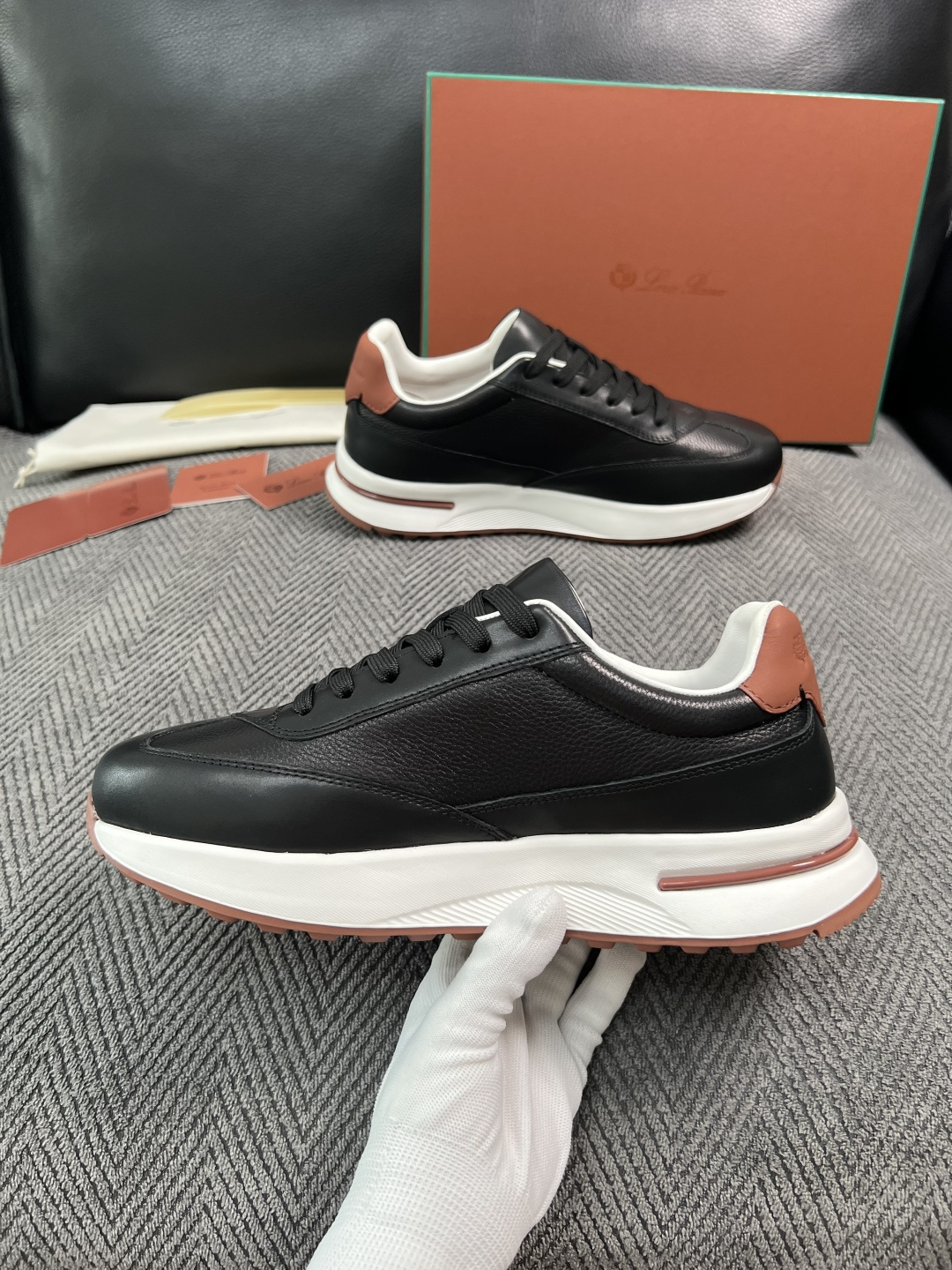 Loro Piana  高品质  顶级工艺品  诺悠翩雅  新品专柜同步原厂配置，鞋面意大利进口牛皮面料，高品质拼接工艺