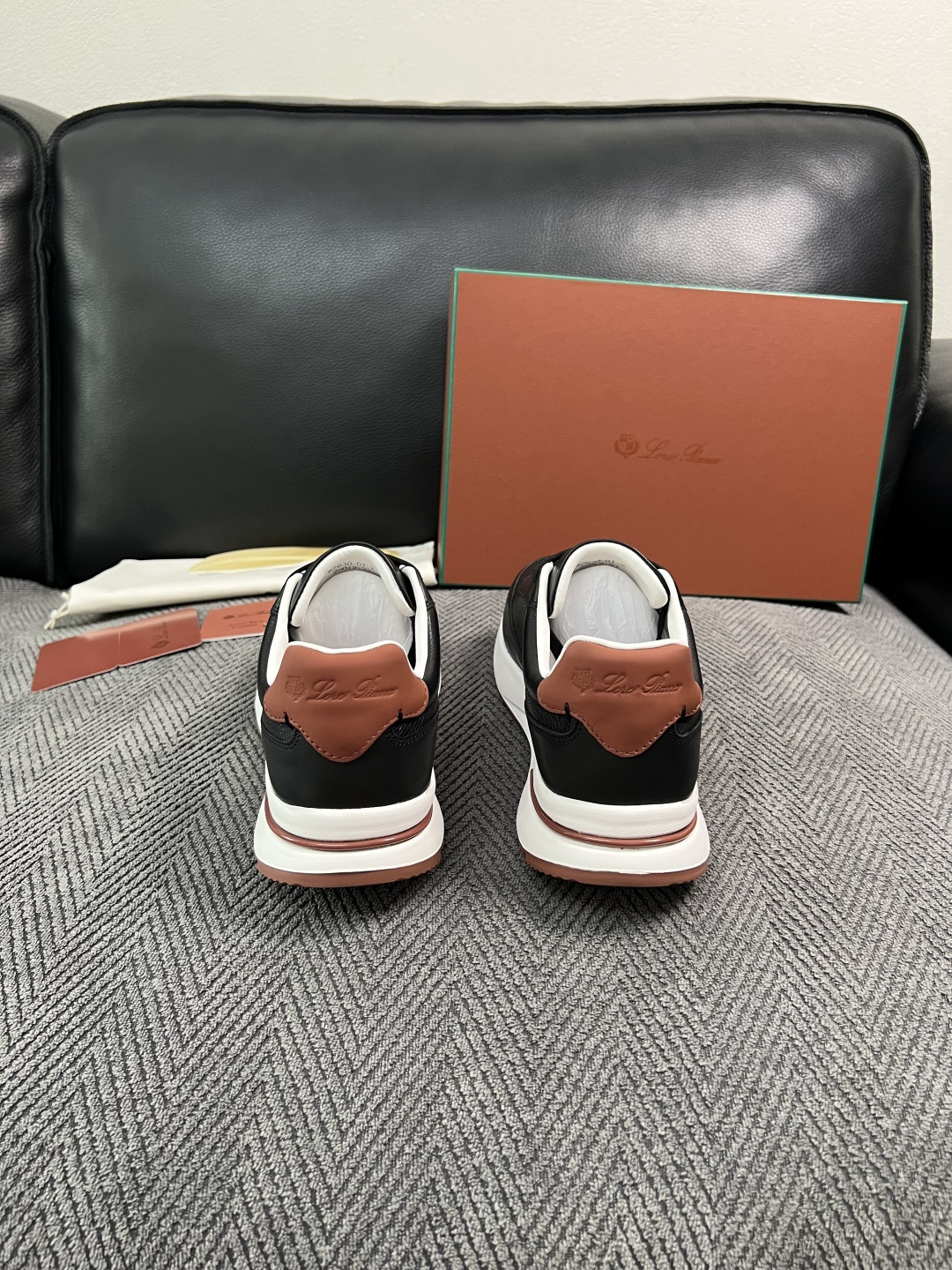 Loro Piana  高品质  顶级工艺品  诺悠翩雅  新品专柜同步原厂配置，鞋面意大利进口牛皮面料，高品质拼接工艺