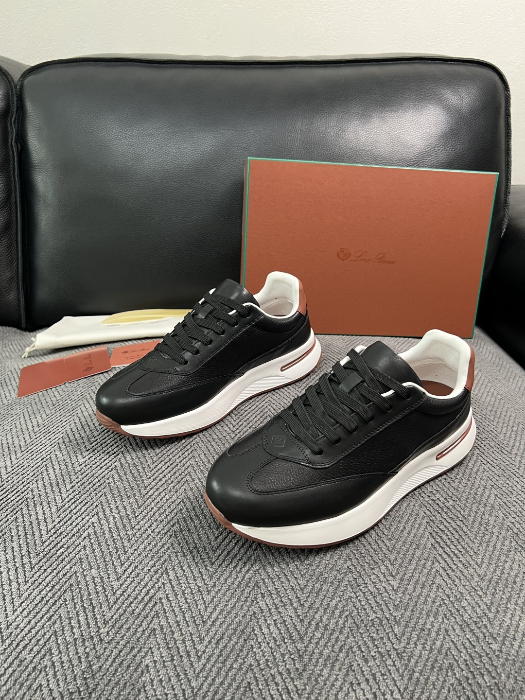 Loro Piana  高品质  顶级工艺品  诺悠翩雅  新品专柜同步原厂配置，鞋面意大利进口牛皮面料，高品质拼接工艺