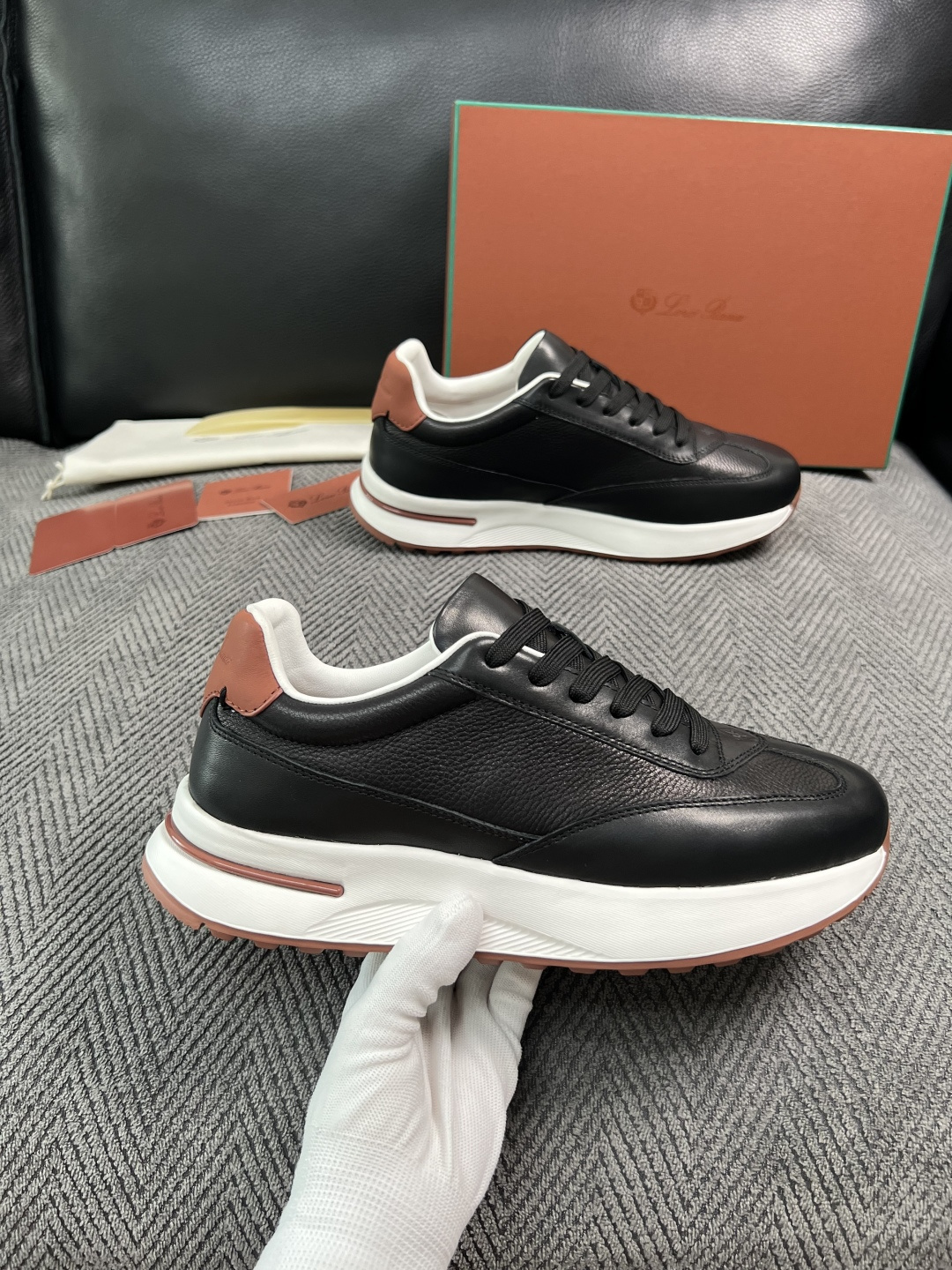 Loro Piana  高品质  顶级工艺品  诺悠翩雅  新品专柜同步原厂配置，鞋面意大利进口牛皮面料，高品质拼接工艺