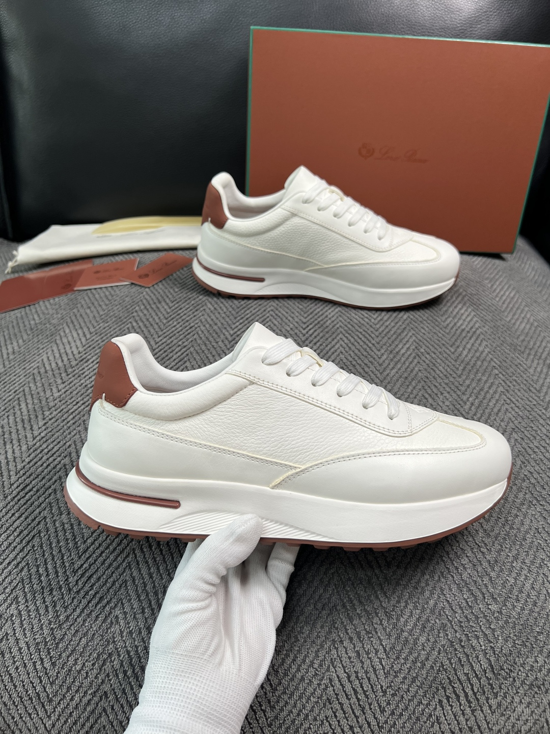 Loro Piana  高品质  顶级工艺品  诺悠翩雅  新品专柜同步原厂配置，鞋面意大利进口牛皮面料，高品质拼接工艺