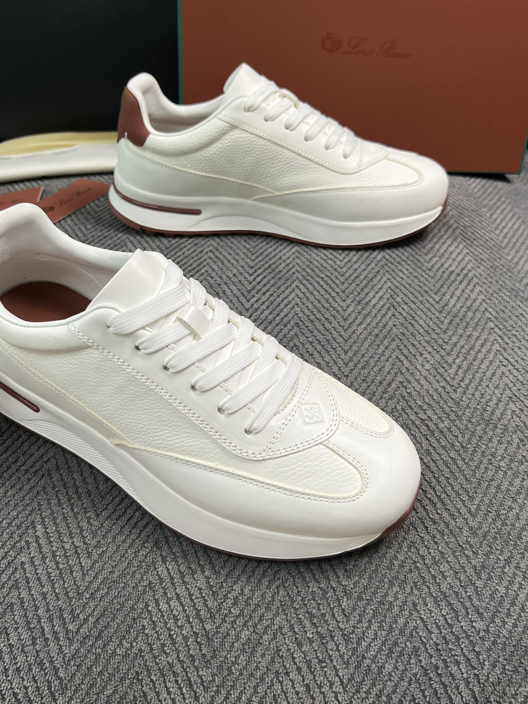 Loro Piana  高品质  顶级工艺品  诺悠翩雅  新品专柜同步原厂配置，鞋面意大利进口牛皮面料，高品质拼接工艺