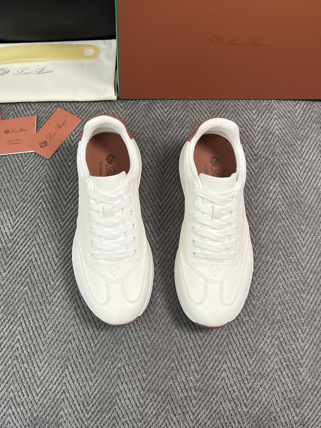 Loro Piana  高品质  顶级工艺品  诺悠翩雅  新品专柜同步原厂配置，鞋面意大利进口牛皮面料，高品质拼接工艺