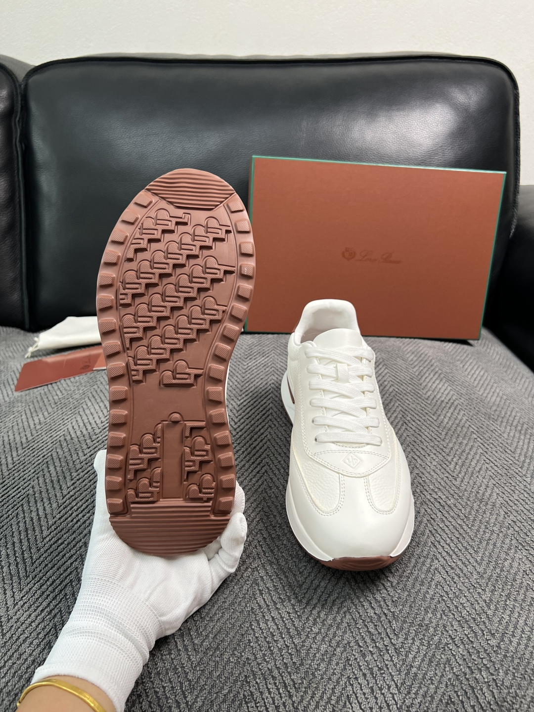 Loro Piana  高品质  顶级工艺品  诺悠翩雅  新品专柜同步原厂配置，鞋面意大利进口牛皮面料，高品质拼接工艺