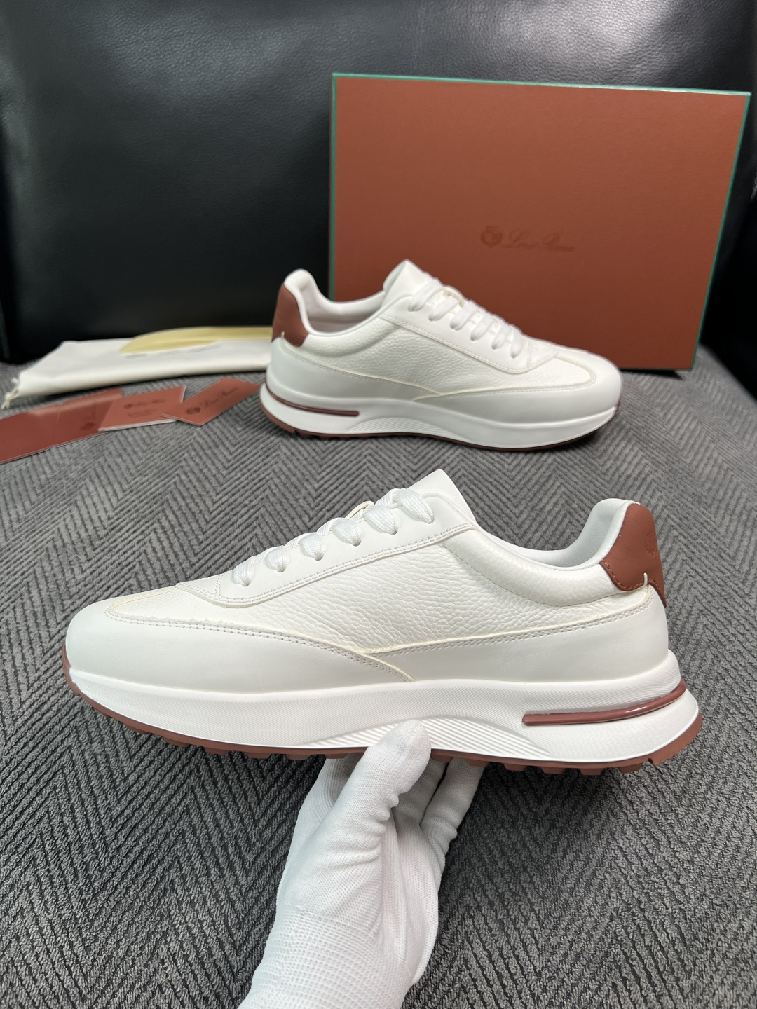 Loro Piana  高品质  顶级工艺品  诺悠翩雅  新品专柜同步原厂配置，鞋面意大利进口牛皮面料，高品质拼接工艺