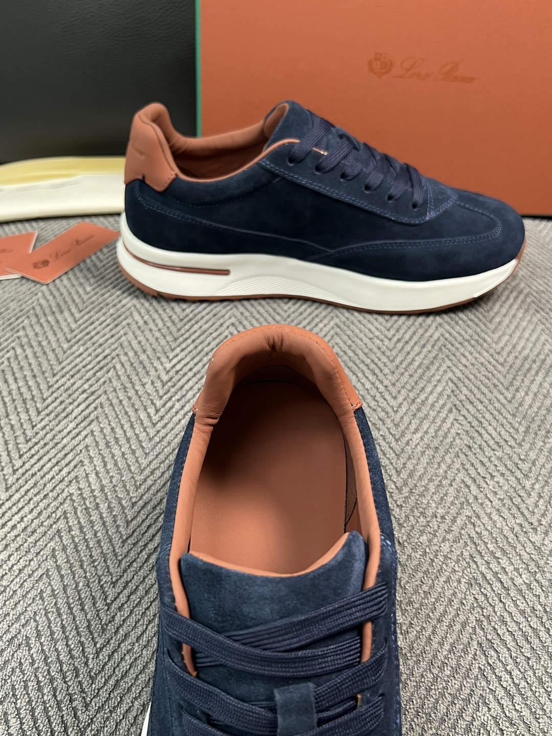 Loro Piana  高品质  顶级工艺品  诺悠翩雅  新品专柜同步原厂配置，鞋面意大利进口牛皮面料，高品质拼接工艺