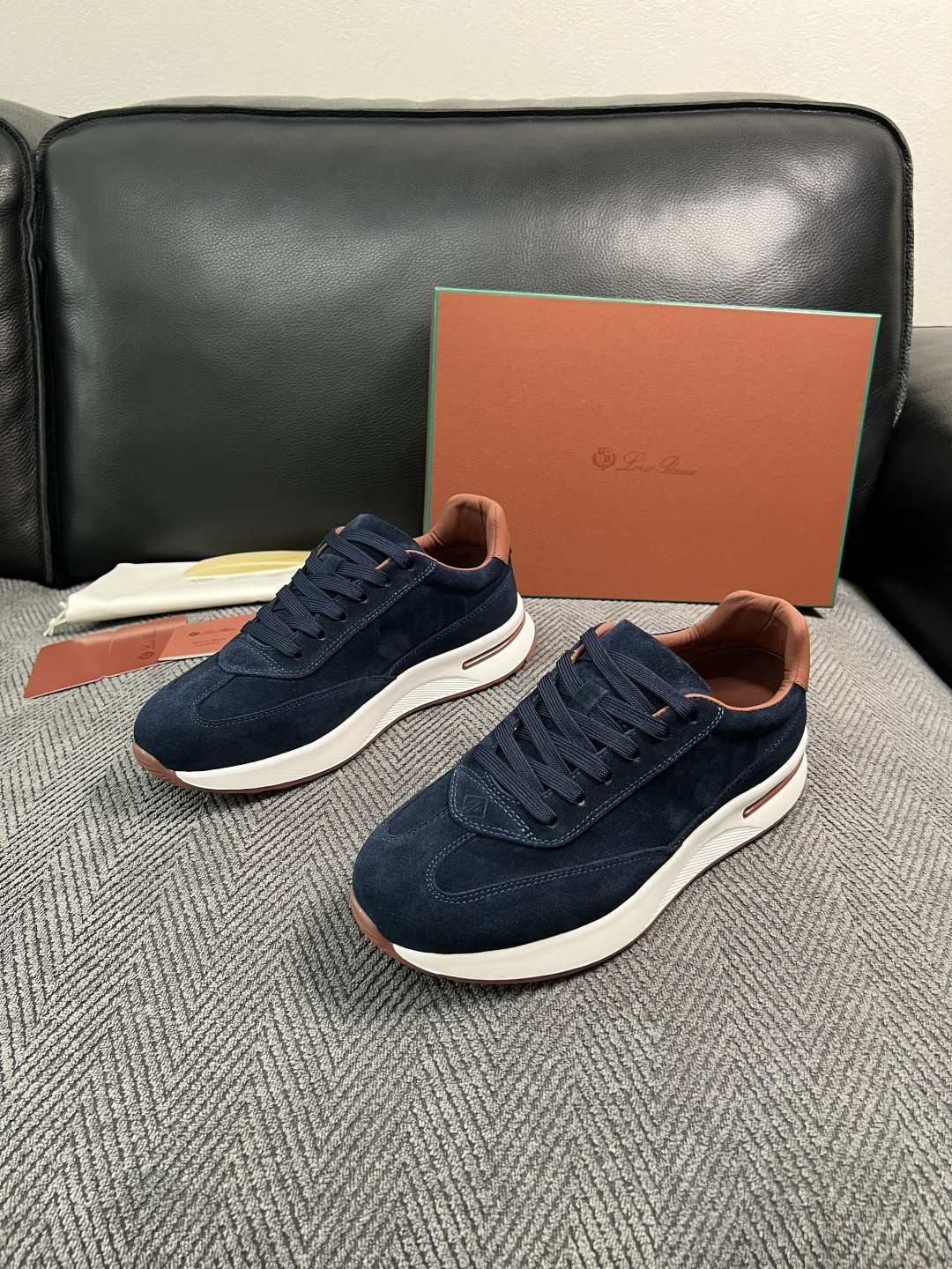 Loro Piana  高品质  顶级工艺品  诺悠翩雅  新品专柜同步原厂配置，鞋面意大利进口牛皮面料，高品质拼接工艺
