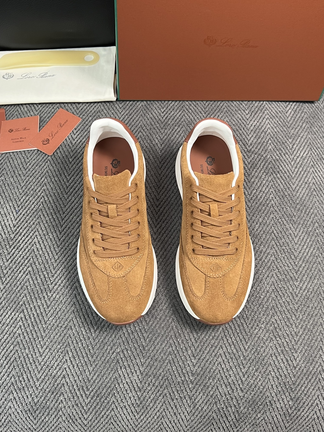 Loro Piana  高品质  顶级工艺品  诺悠翩雅  新品专柜同步原厂配置，鞋面意大利进口牛皮面料，高品质拼接工艺