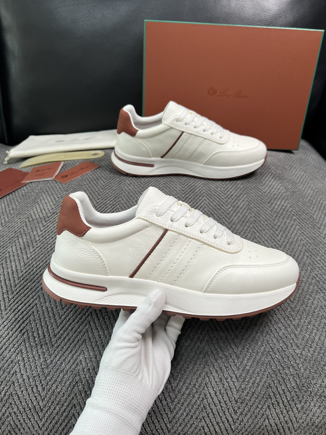 Loro Piana  高品质  顶级工艺品  诺悠翩雅  新品专柜同步原厂配置，鞋面意大利进口牛皮面料，高品质拼接工艺