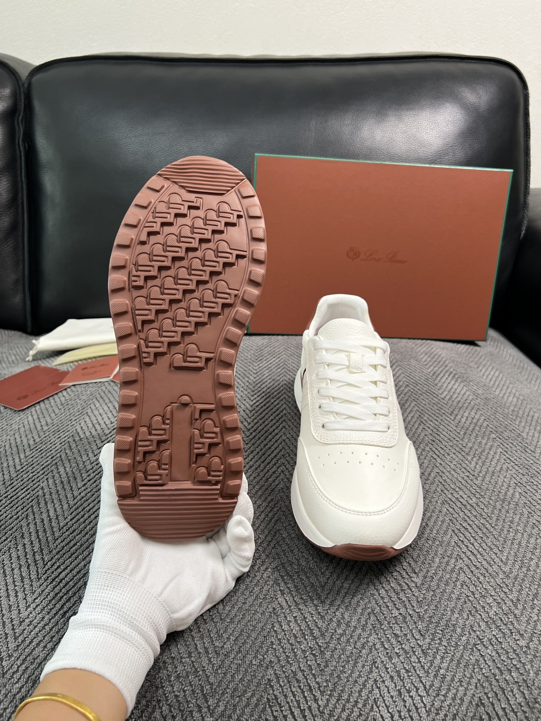Loro Piana  高品质  顶级工艺品  诺悠翩雅  新品专柜同步原厂配置，鞋面意大利进口牛皮面料，高品质拼接工艺