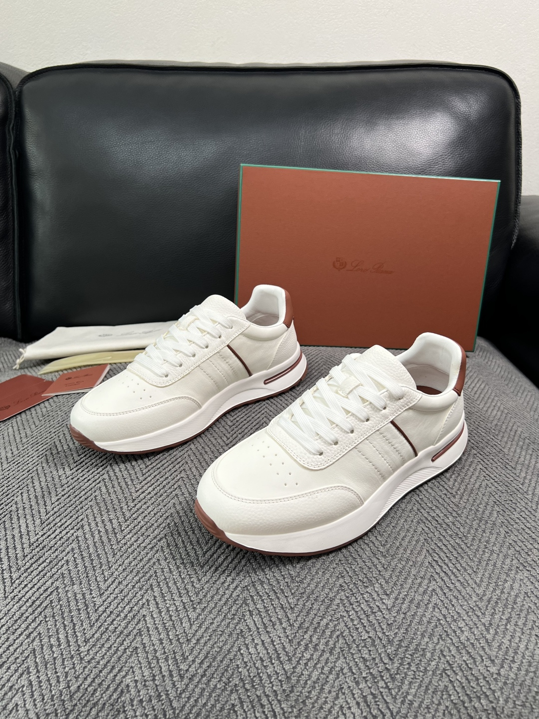 Loro Piana  高品质  顶级工艺品  诺悠翩雅  新品专柜同步原厂配置，鞋面意大利进口牛皮面料，高品质拼接工艺