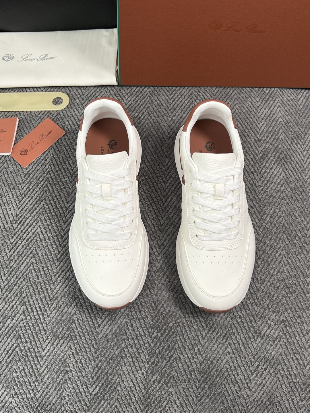 Loro Piana  高品质  顶级工艺品  诺悠翩雅  新品专柜同步原厂配置，鞋面意大利进口牛皮面料，高品质拼接工艺