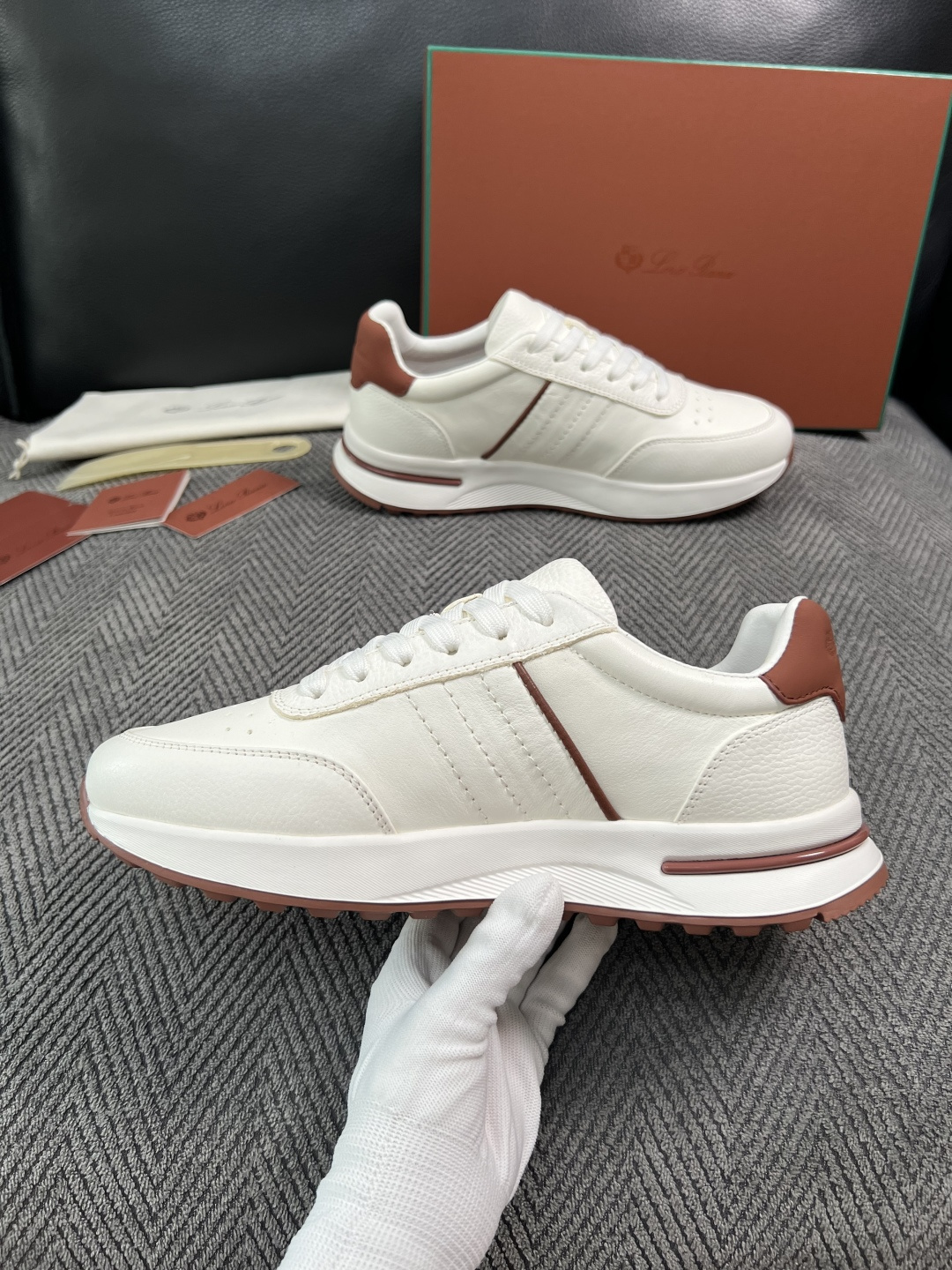 Loro Piana  高品质  顶级工艺品  诺悠翩雅  新品专柜同步原厂配置，鞋面意大利进口牛皮面料，高品质拼接工艺