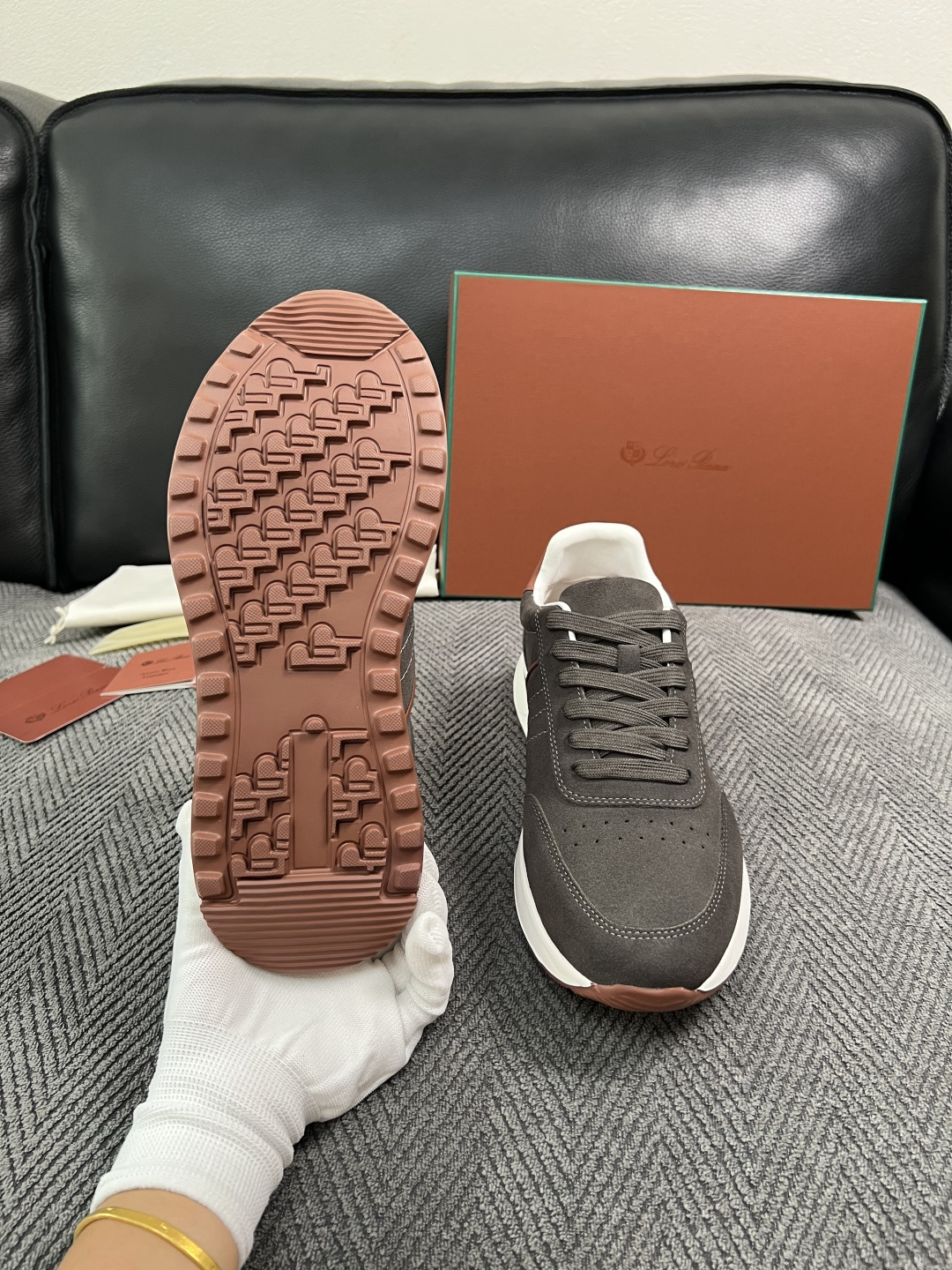 Loro Piana  高品质  顶级工艺品  诺悠翩雅  新品专柜同步原厂配置，鞋面意大利进口牛皮面料，高品质拼接工艺