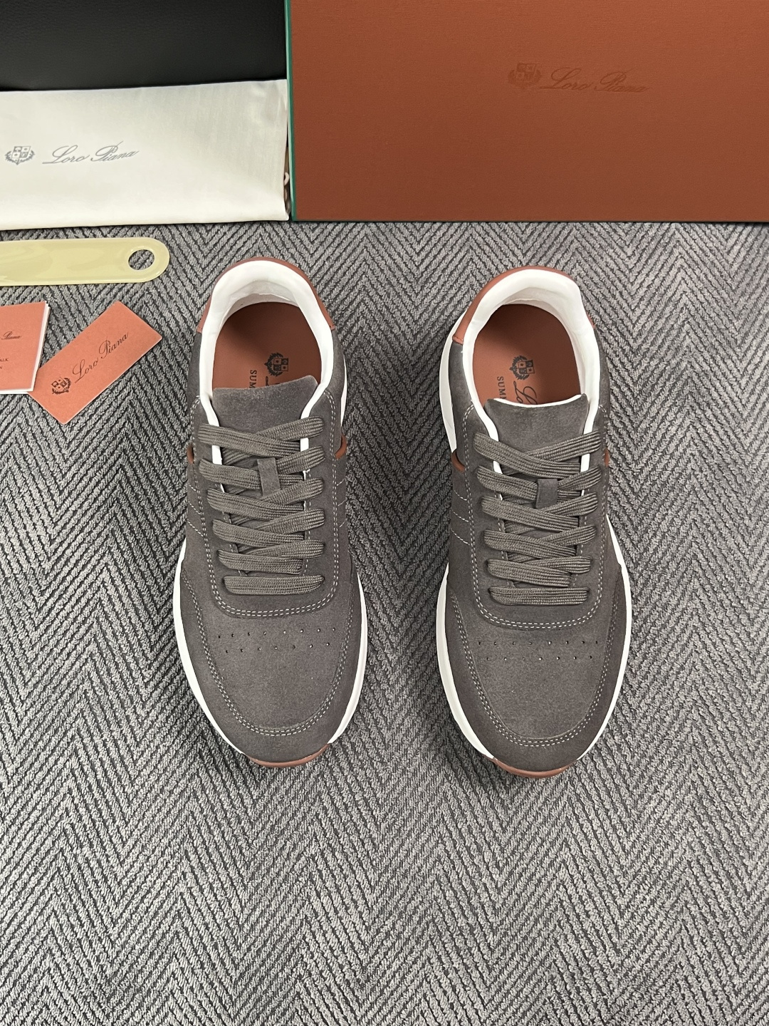 Loro Piana  高品质  顶级工艺品  诺悠翩雅  新品专柜同步原厂配置，鞋面意大利进口牛皮面料，高品质拼接工艺