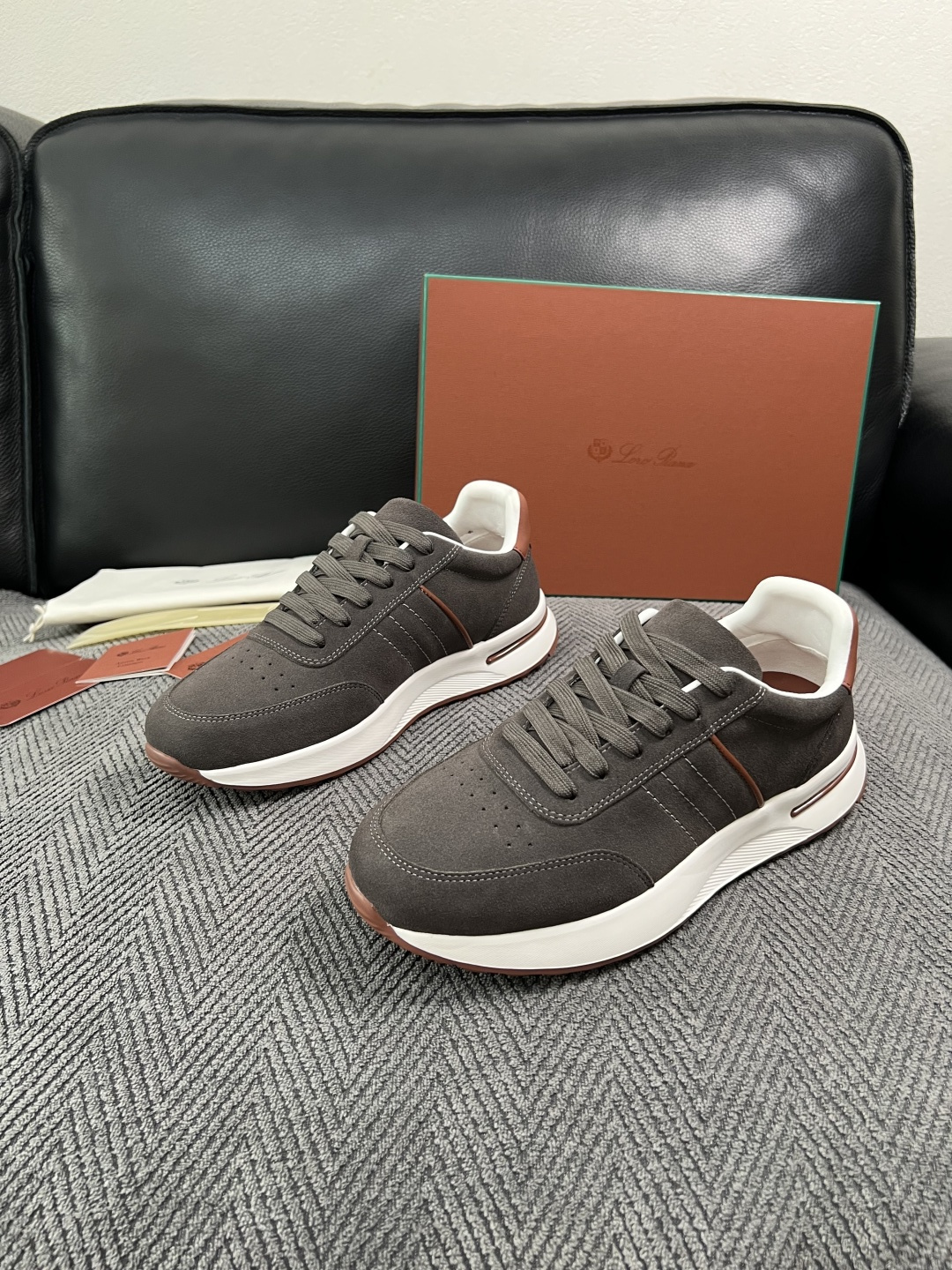 Loro Piana  高品质  顶级工艺品  诺悠翩雅  新品专柜同步原厂配置，鞋面意大利进口牛皮面料，高品质拼接工艺