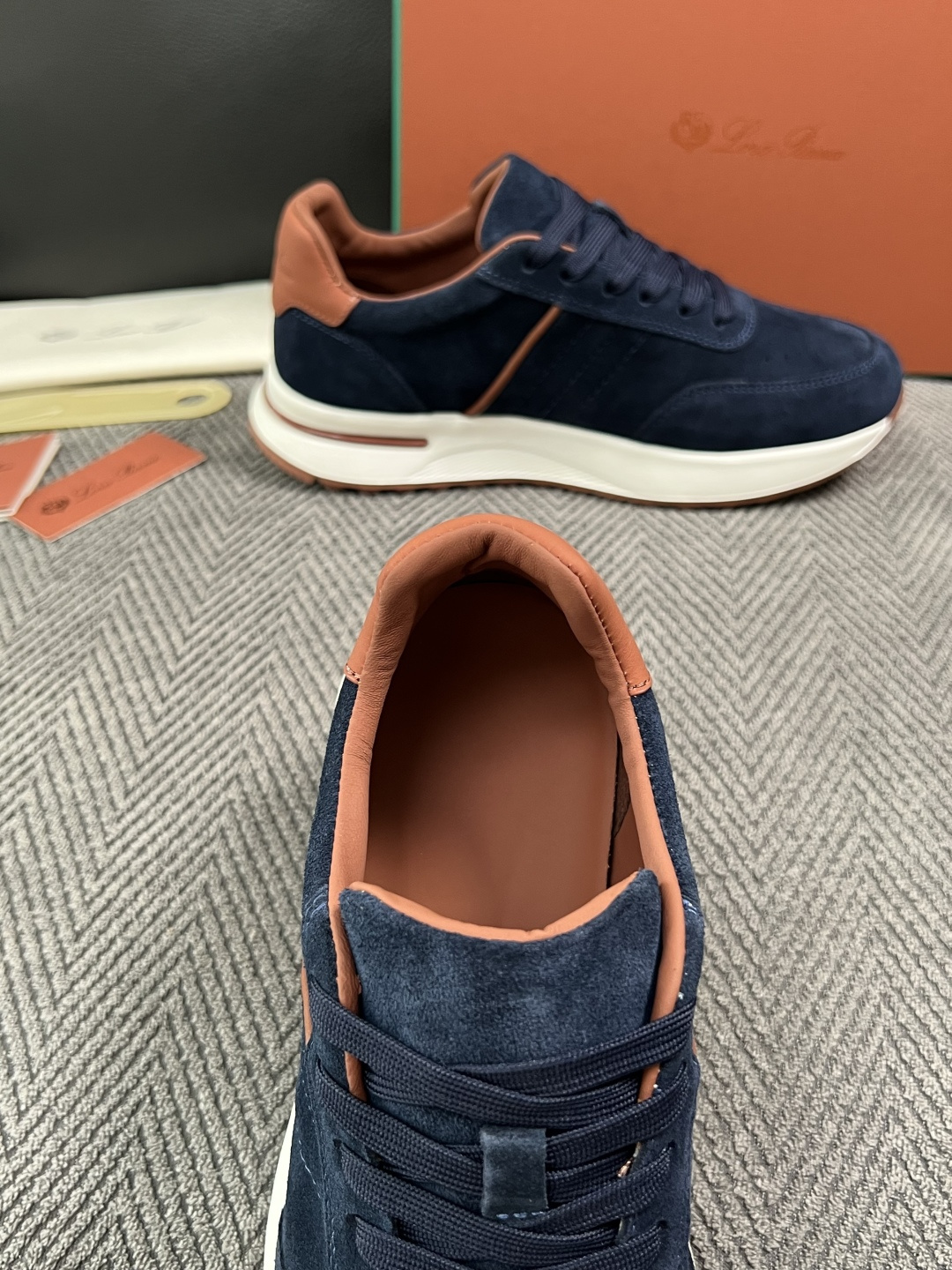 Loro Piana  高品质  顶级工艺品  诺悠翩雅  新品专柜同步原厂配置，鞋面意大利进口牛皮面料，高品质拼接工艺