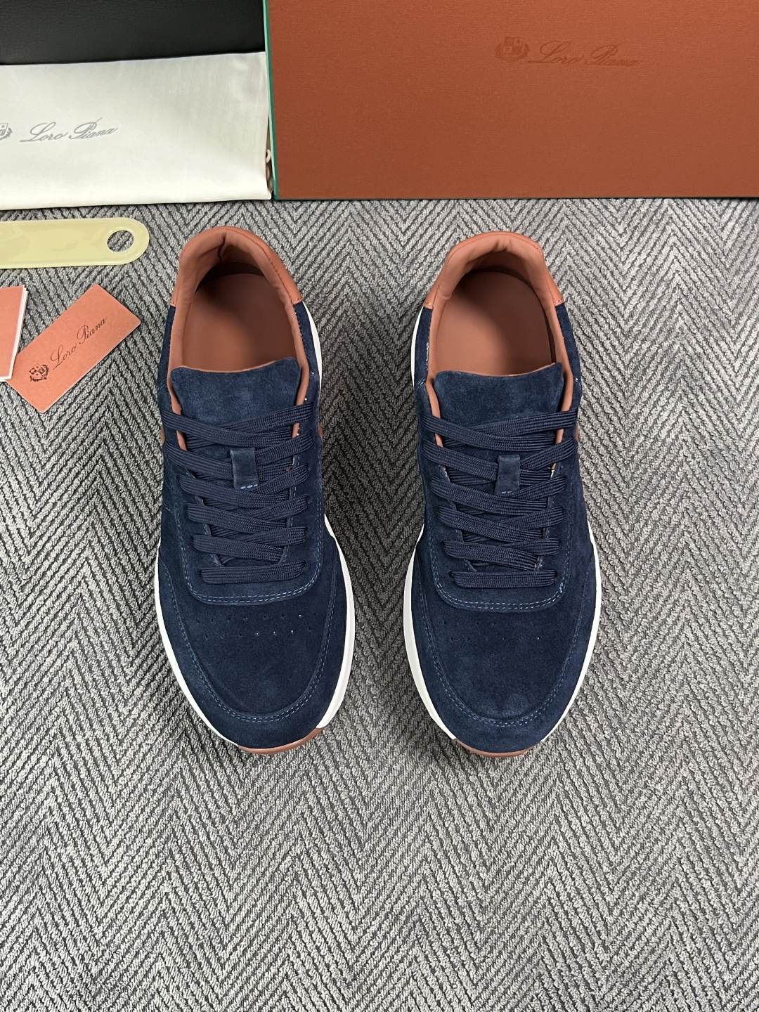 Loro Piana  高品质  顶级工艺品  诺悠翩雅  新品专柜同步原厂配置，鞋面意大利进口牛皮面料，高品质拼接工艺
