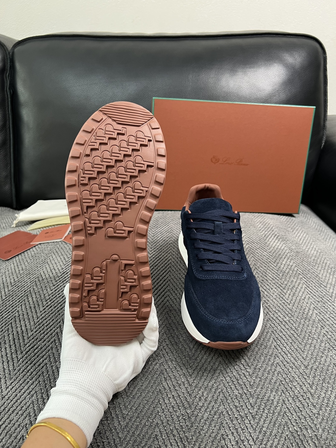 Loro Piana  高品质  顶级工艺品  诺悠翩雅  新品专柜同步原厂配置，鞋面意大利进口牛皮面料，高品质拼接工艺