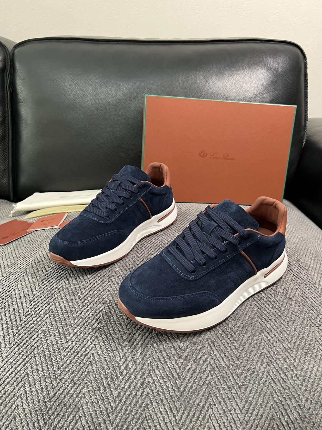 Loro Piana  高品质  顶级工艺品  诺悠翩雅  新品专柜同步原厂配置，鞋面意大利进口牛皮面料，高品质拼接工艺