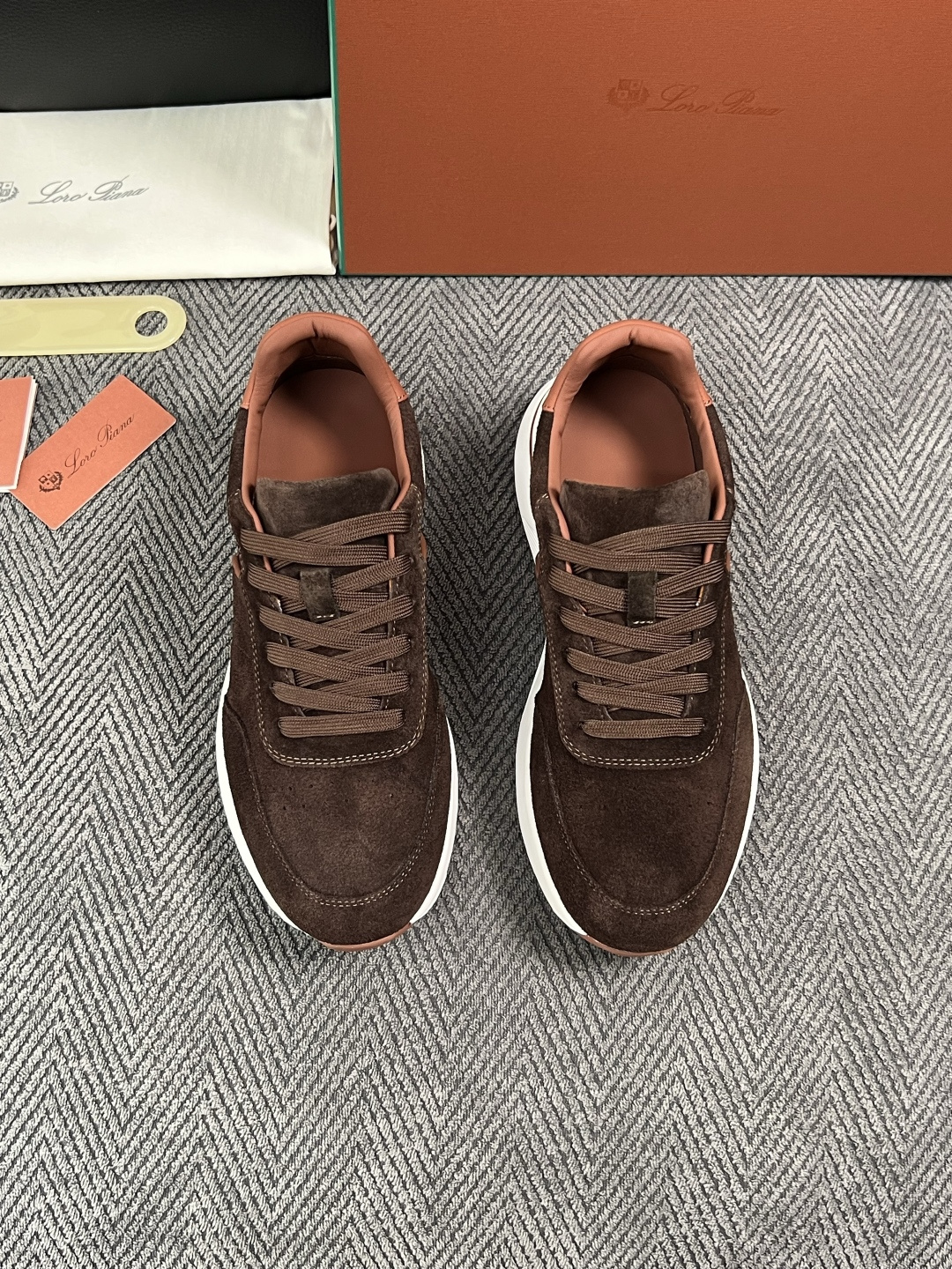 Loro Piana  高品质  顶级工艺品  诺悠翩雅  新品专柜同步原厂配置，鞋面意大利进口牛皮面料，高品质拼接工艺