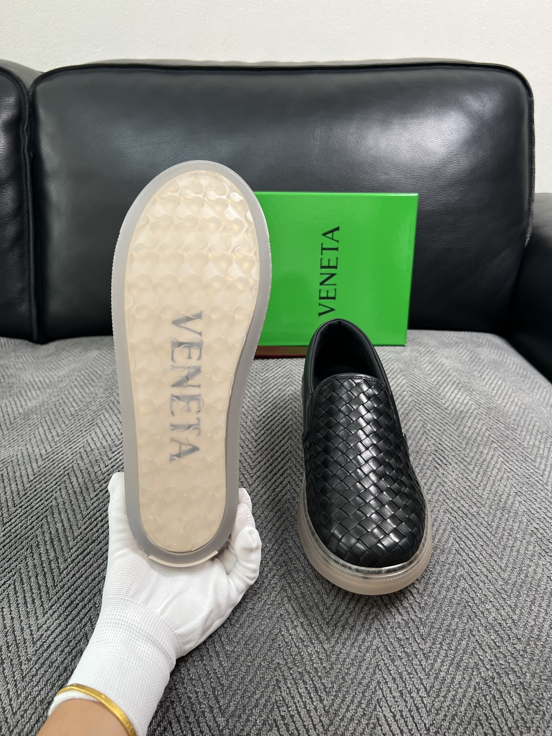 BOTTEGA  VENETA  顶级代购  葆蝶家 专柜同步，鞋面意大利进口编织牛皮面料，透气牛皮内里舒适，鞋底：原厂