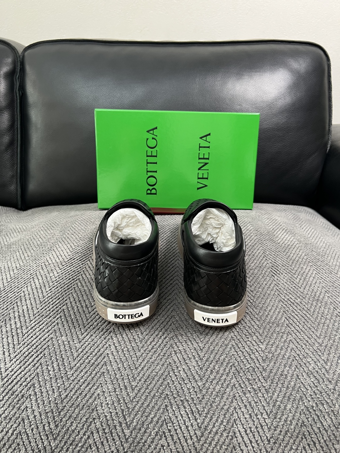 BOTTEGA  VENETA  顶级代购  葆蝶家 专柜同步，鞋面意大利进口编织牛皮面料，透气牛皮内里舒适，鞋底：原厂