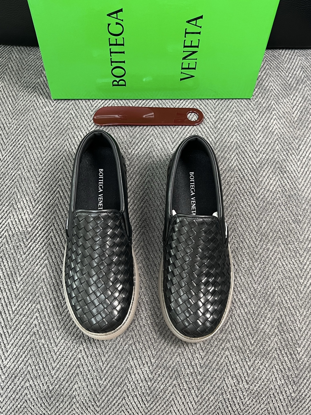 BOTTEGA  VENETA  顶级代购  葆蝶家 专柜同步，鞋面意大利进口编织牛皮面料，透气牛皮内里舒适，鞋底：原厂