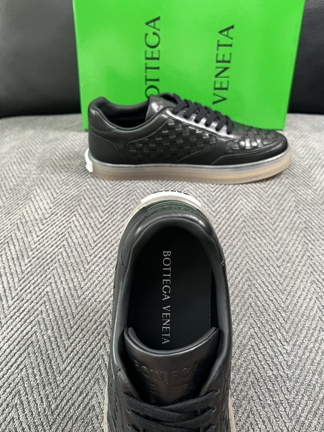 BOTTEGA  VENETA  顶级代购  葆蝶家 专柜同步，鞋面意大利进口编织牛皮面料，透气牛皮内里舒适，鞋底：原厂