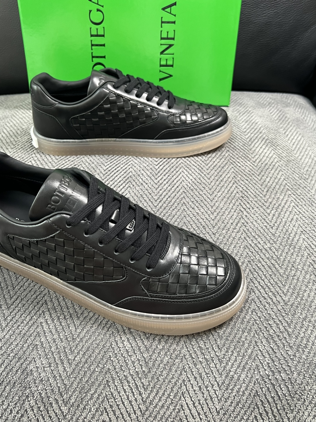 BOTTEGA  VENETA  顶级代购  葆蝶家 专柜同步，鞋面意大利进口编织牛皮面料，透气牛皮内里舒适，鞋底：原厂