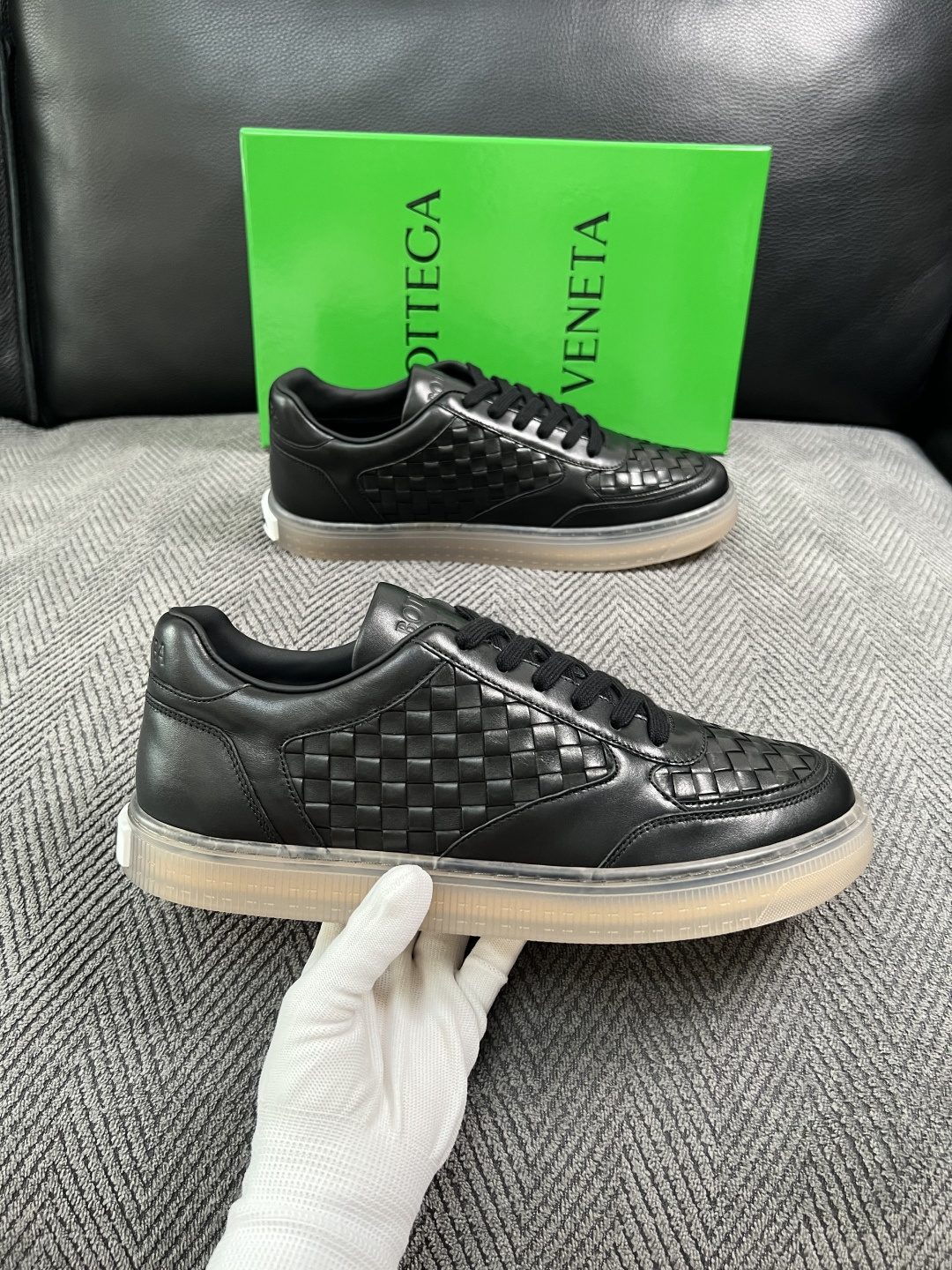 BOTTEGA  VENETA  顶级代购  葆蝶家 专柜同步，鞋面意大利进口编织牛皮面料，透气牛皮内里舒适，鞋底：原厂