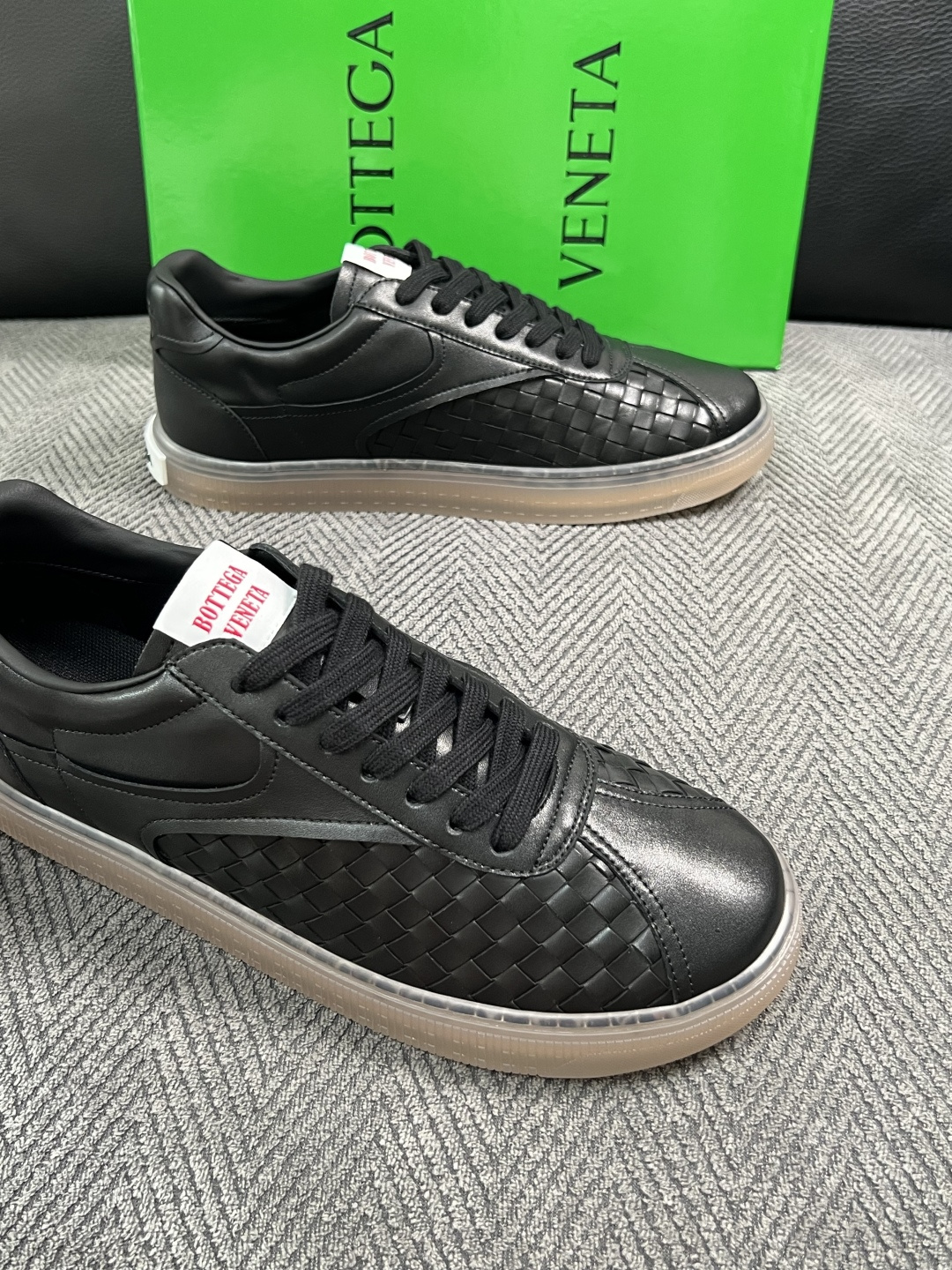 BOTTEGA  VENETA  顶级代购  葆蝶家 专柜同步，鞋面意大利进口编织牛皮面料，透气牛皮内里舒适，鞋底：原厂