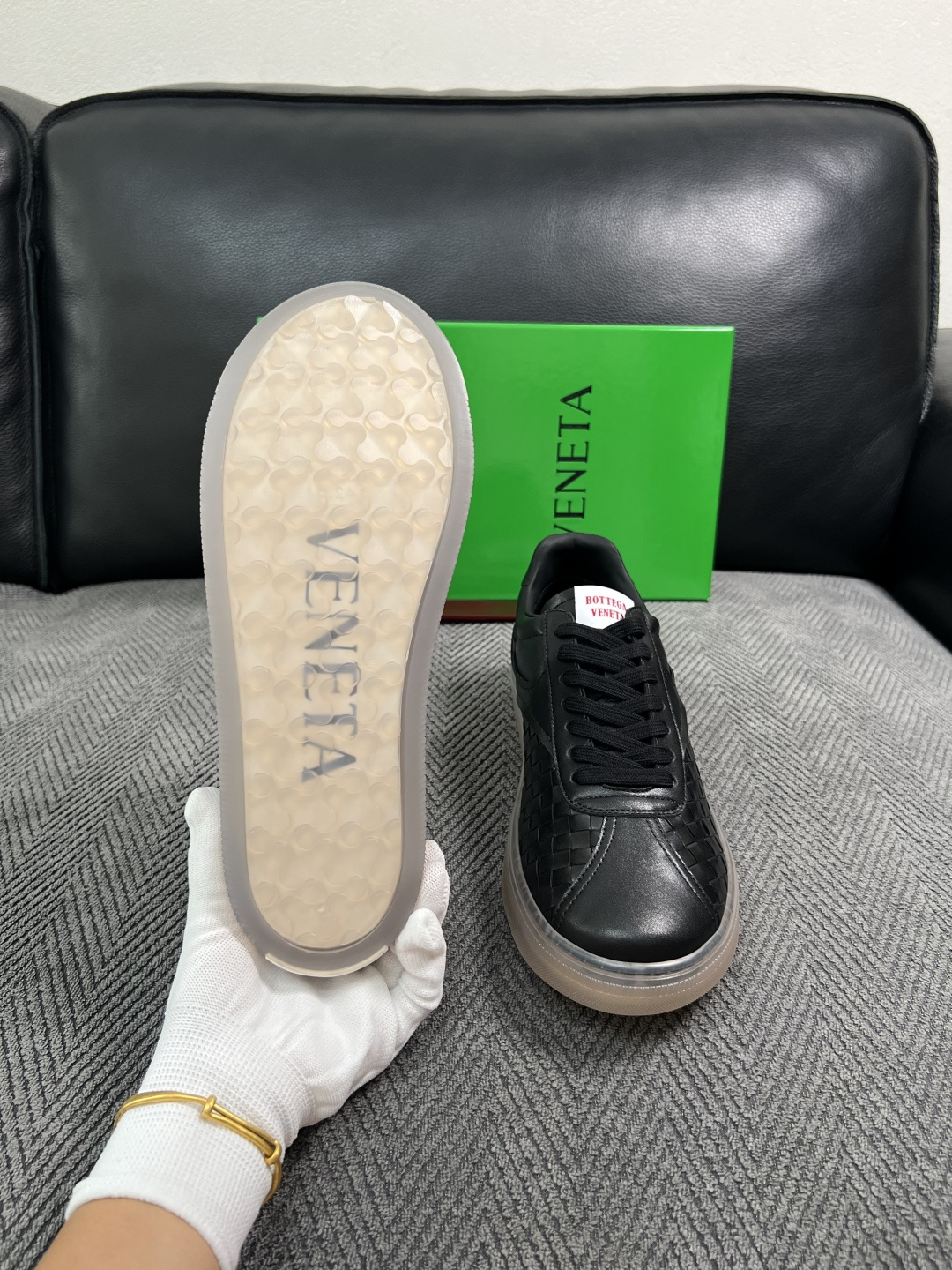 BOTTEGA  VENETA  顶级代购  葆蝶家 专柜同步，鞋面意大利进口编织牛皮面料，透气牛皮内里舒适，鞋底：原厂