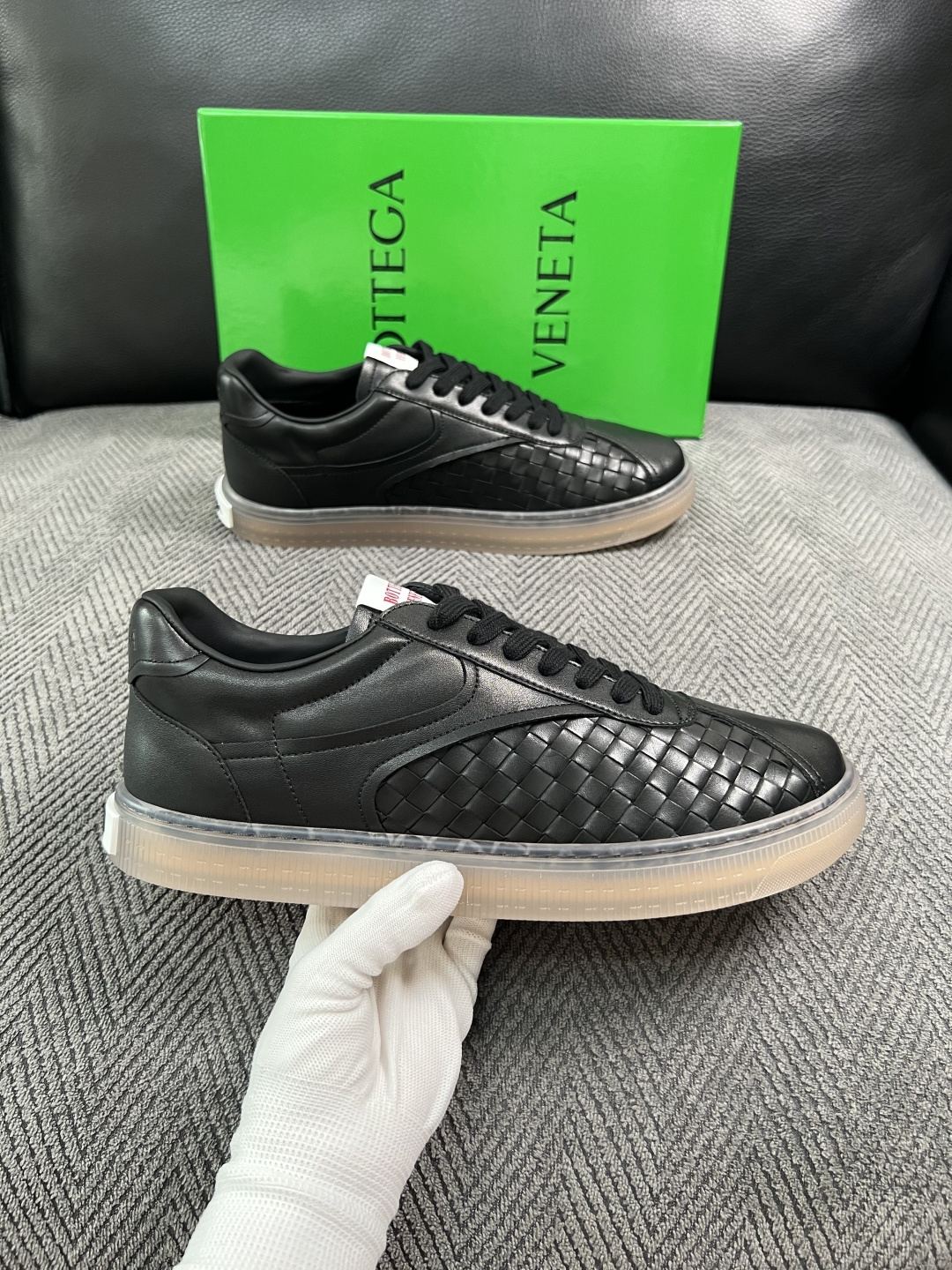BOTTEGA  VENETA  顶级代购  葆蝶家 专柜同步，鞋面意大利进口编织牛皮面料，透气牛皮内里舒适，鞋底：原厂