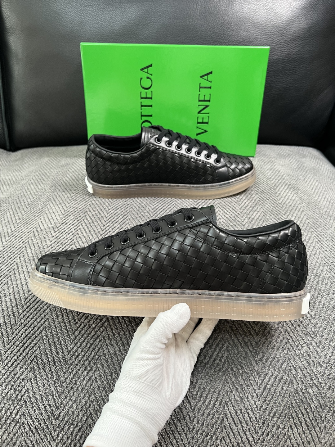 BOTTEGA  VENETA  顶级代购  葆蝶家 专柜同步，鞋面意大利进口编织牛皮面料，透气牛皮内里舒适，鞋底：原厂