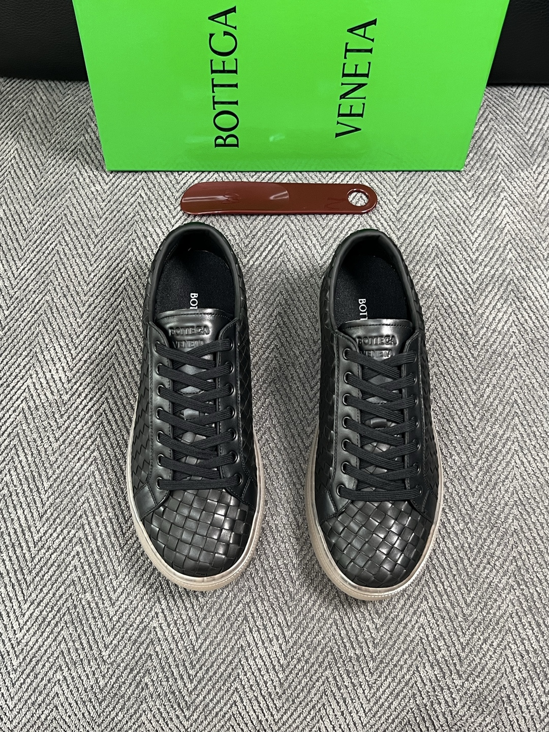 BOTTEGA  VENETA  顶级代购  葆蝶家 专柜同步，鞋面意大利进口编织牛皮面料，透气牛皮内里舒适，鞋底：原厂