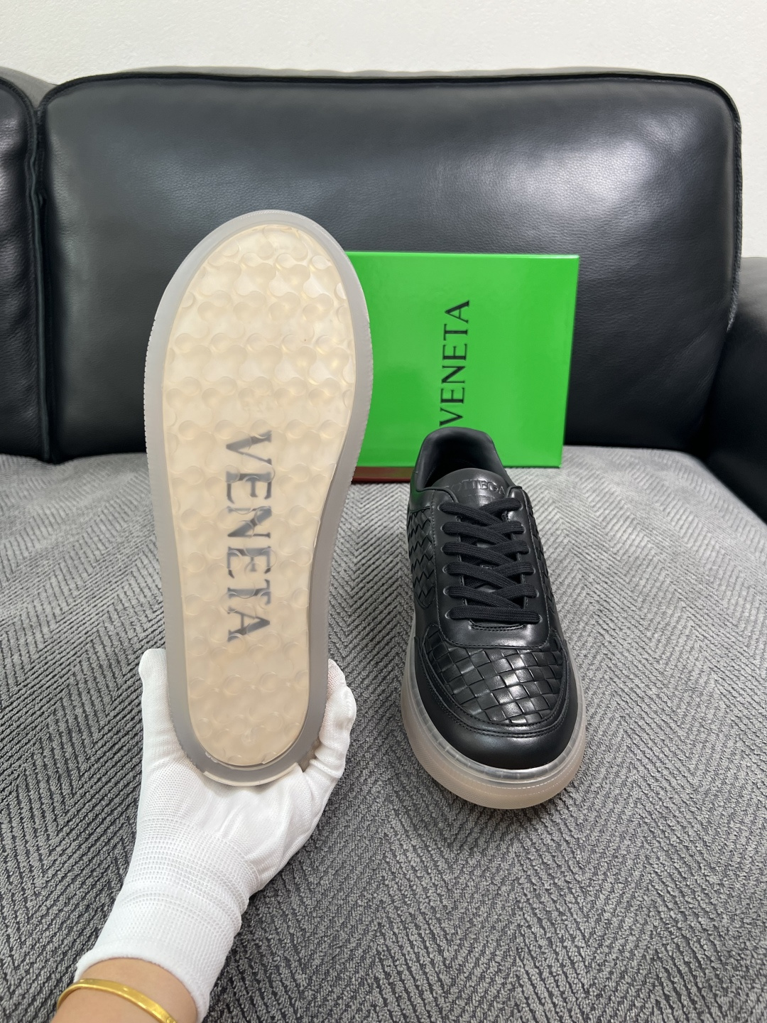 BOTTEGA  VENETA  顶级代购  葆蝶家 专柜同步，鞋面意大利进口编织牛皮面料，透气牛皮内里舒适，鞋底：原厂