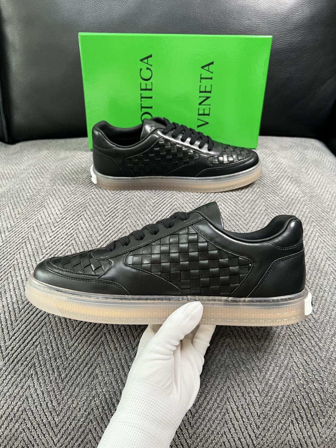 BOTTEGA  VENETA  顶级代购  葆蝶家 专柜同步，鞋面意大利进口编织牛皮面料，透气牛皮内里舒适，鞋底：原厂