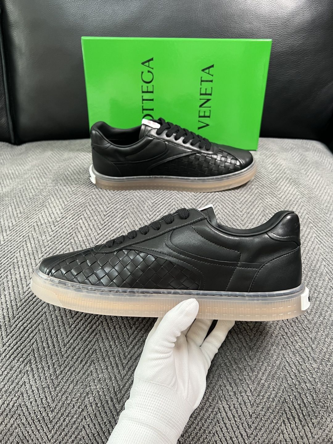 BOTTEGA  VENETA  顶级代购  葆蝶家 专柜同步，鞋面意大利进口编织牛皮面料，透气牛皮内里舒适，鞋底：原厂