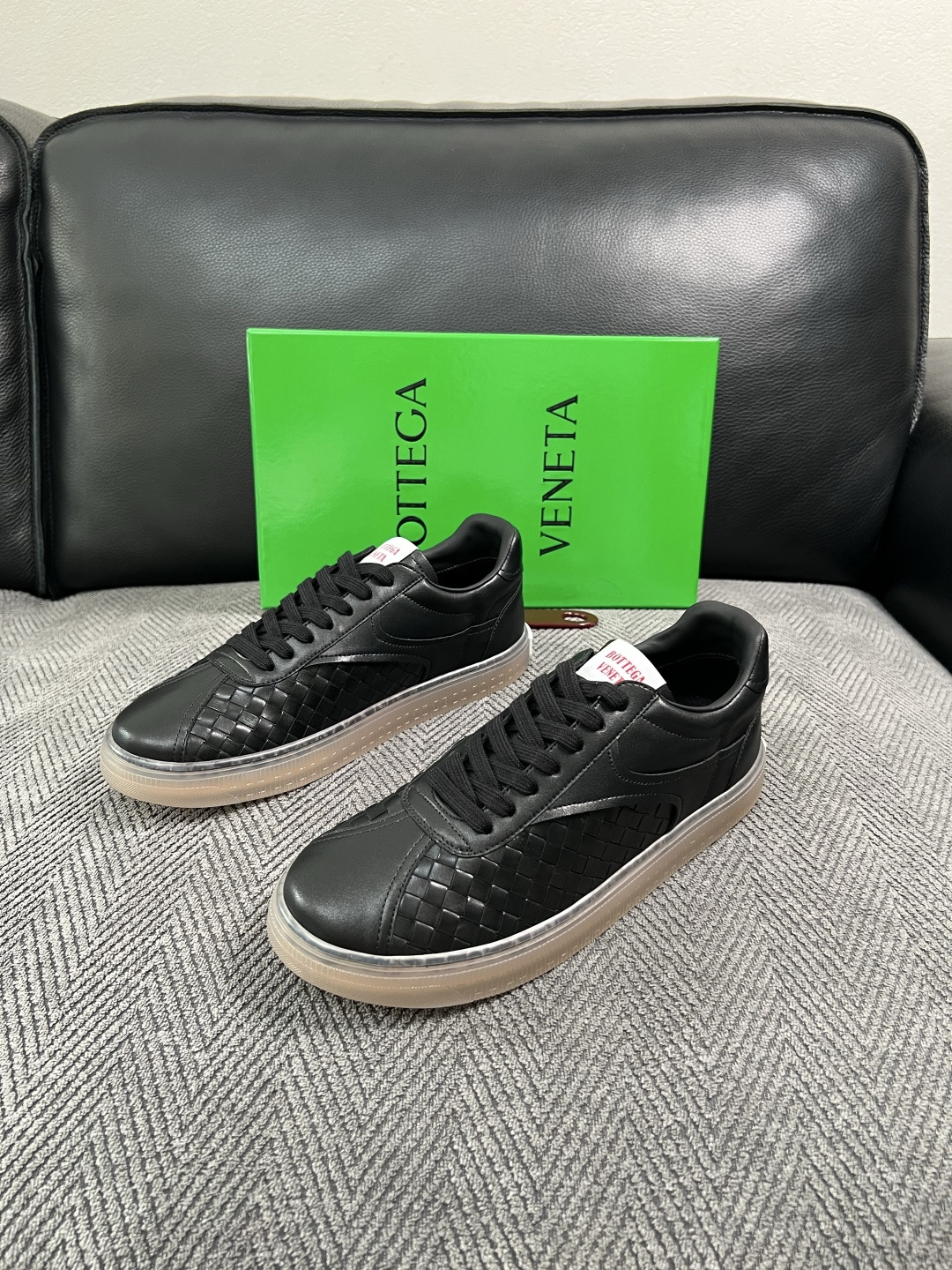 BOTTEGA  VENETA  顶级代购  葆蝶家 专柜同步，鞋面意大利进口编织牛皮面料，透气牛皮内里舒适，鞋底：原厂