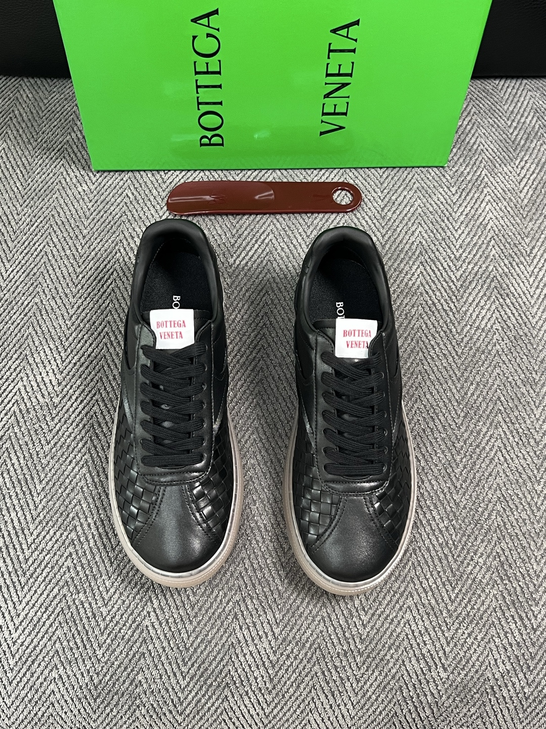 BOTTEGA  VENETA  顶级代购  葆蝶家 专柜同步，鞋面意大利进口编织牛皮面料，透气牛皮内里舒适，鞋底：原厂
