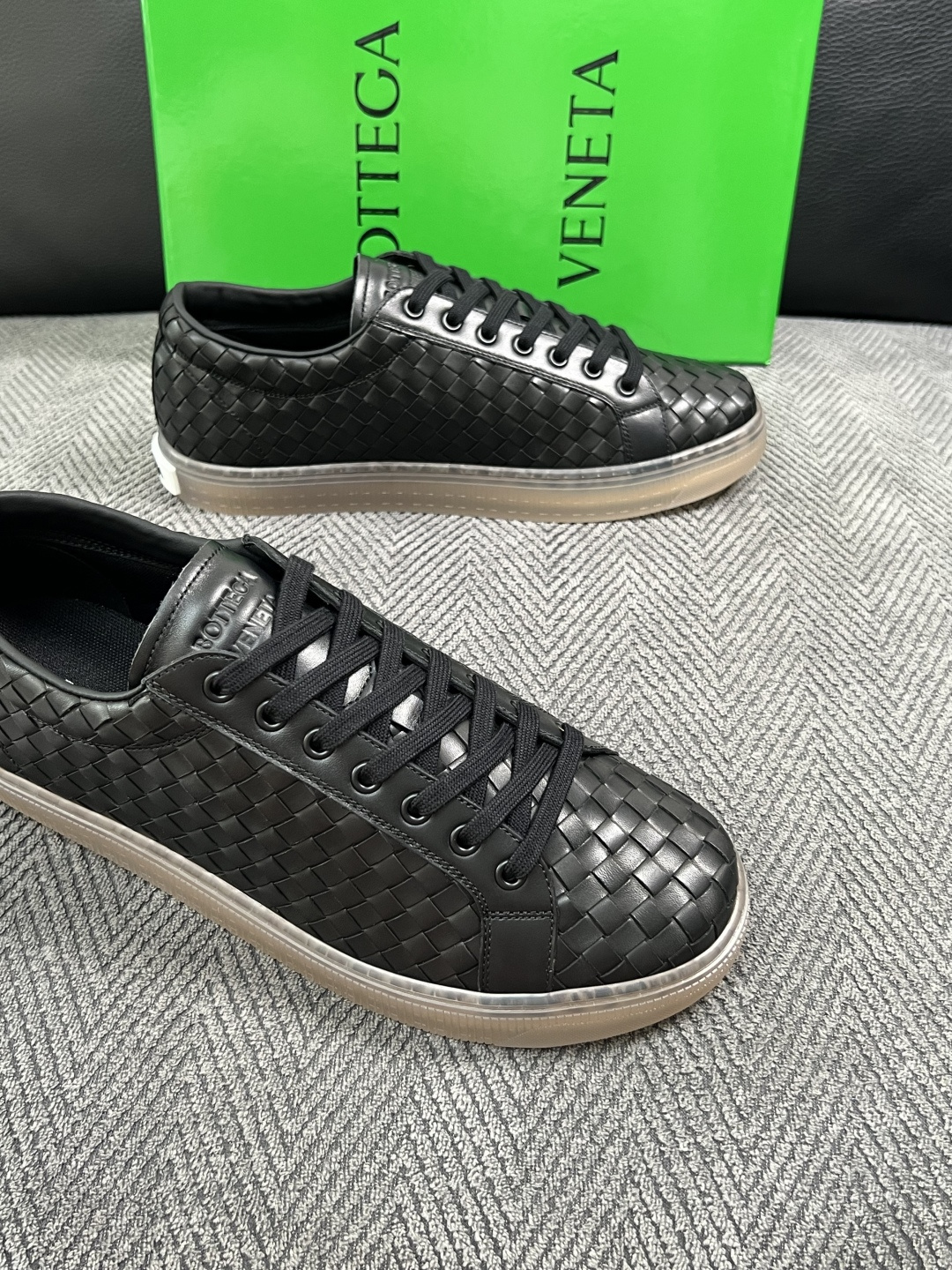 BOTTEGA  VENETA  顶级代购  葆蝶家 专柜同步，鞋面意大利进口编织牛皮面料，透气牛皮内里舒适，鞋底：原厂