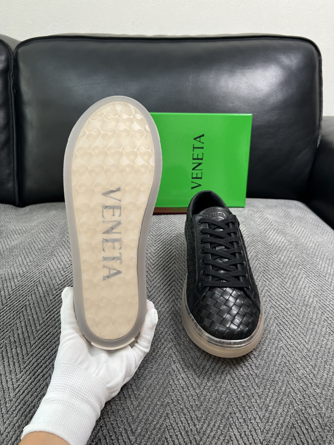 BOTTEGA  VENETA  顶级代购  葆蝶家 专柜同步，鞋面意大利进口编织牛皮面料，透气牛皮内里舒适，鞋底：原厂