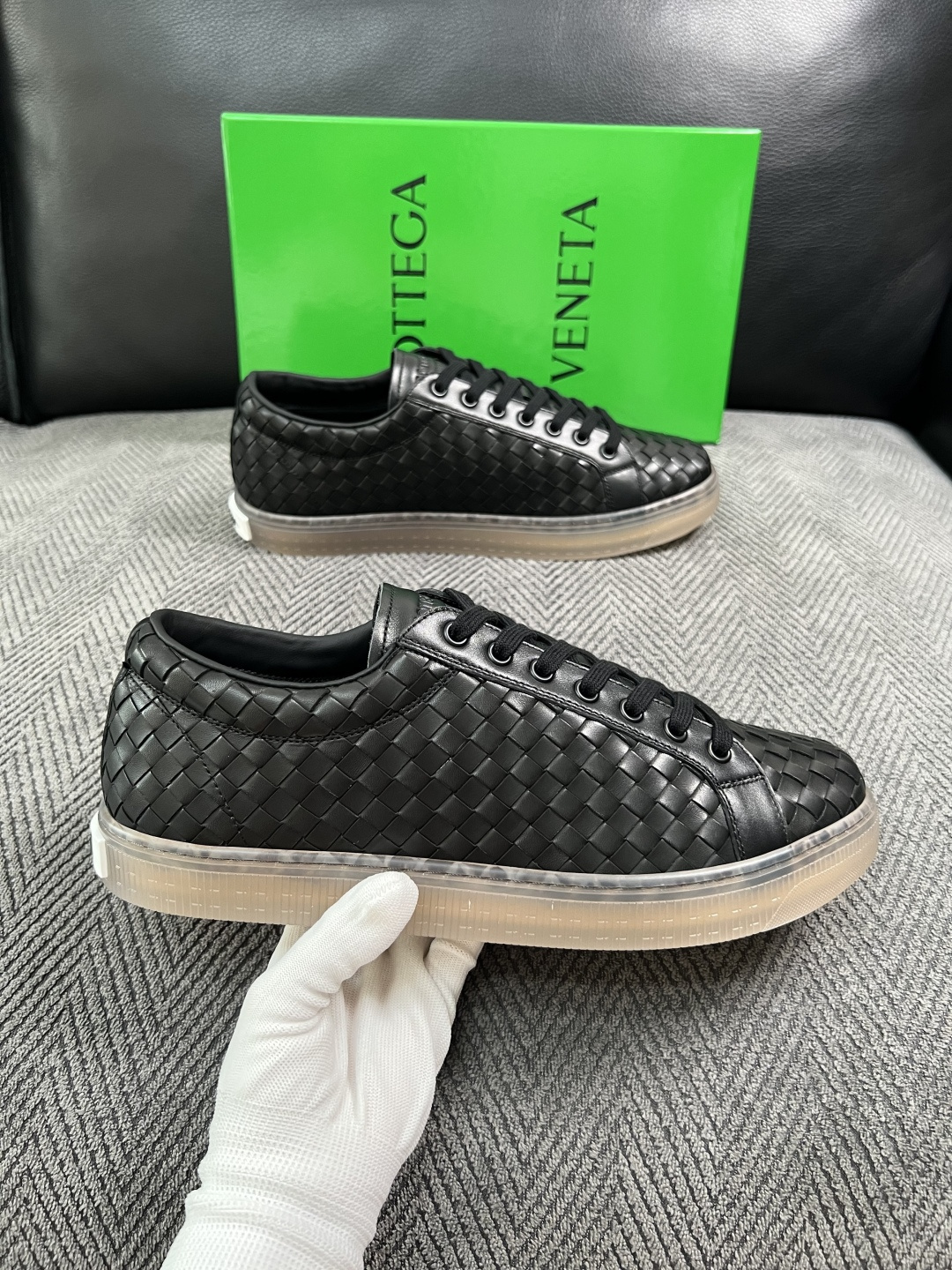 BOTTEGA  VENETA  顶级代购  葆蝶家 专柜同步，鞋面意大利进口编织牛皮面料，透气牛皮内里舒适，鞋底：原厂