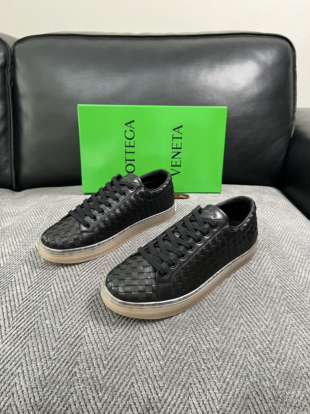 BOTTEGA  VENETA  顶级代购  葆蝶家 专柜同步，鞋面意大利进口编织牛皮面料，透气牛皮内里舒适，鞋底：原厂
