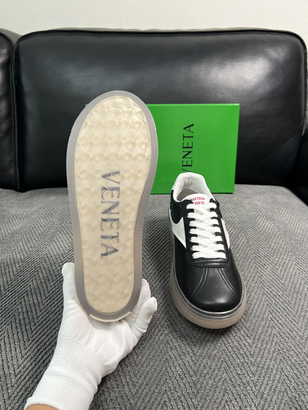 BOTTEGA  VENETA  顶级代购  葆蝶家 专柜同步，鞋面意大利进口编织牛皮面料，透气牛皮内里舒适，鞋底：原厂